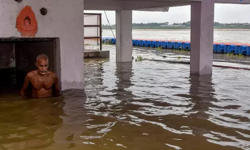 गंगा के जलस्तर में तेज बढ़ाव, बनारस में दो सेंटीमीटर प्रति घंटे की रफ्तार गंगा के जलस्तर में तेज बढ़ाव, बनारस में दो सेंटीमीटर प्रति घंटे की रफ्तार