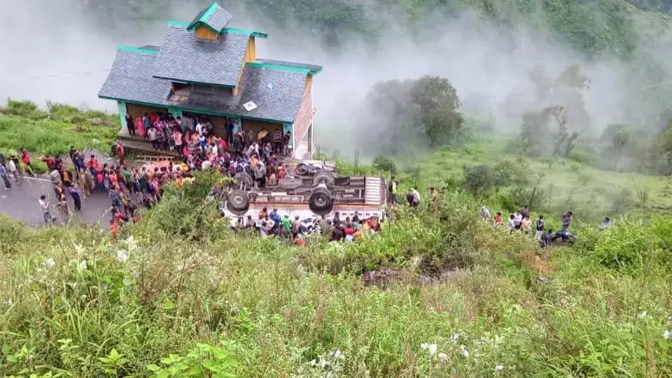 हिमाचल हादसा: चंबा में खाई में गिरी अनियंत्रित बस, 7 की मौत