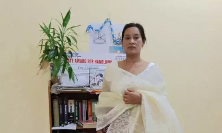 मणिपुर का नाम रोशन: बुनकर रानी देवी को मिला राष्ट्रीय हथकरघा पुरस्कार मणिपुर का नाम रोशन: बुनकर रानी देवी को मिला राष्ट्रीय हथकरघा पुरस्कार