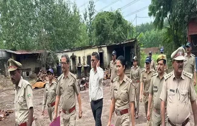 Dehradun: हरिद्वार में लीसा इकाई पर वन विभाग का छापा, कार्रवाई के बाद सीज Dehradun: हरिद्वार में लीसा इकाई पर वन विभाग का छापा, कार्रवाई के बाद सीज