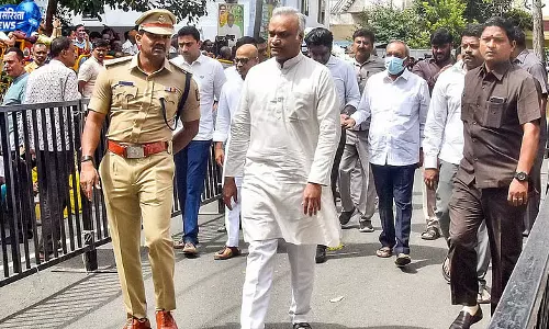 कर्नाटक में 3 महीने में 1,000 संदिग्ध अवैध इमिग्रेंट्स की पहचान कर्नाटक में 3 महीने में 1,000 संदिग्ध अवैध इमिग्रेंट्स की पहचान