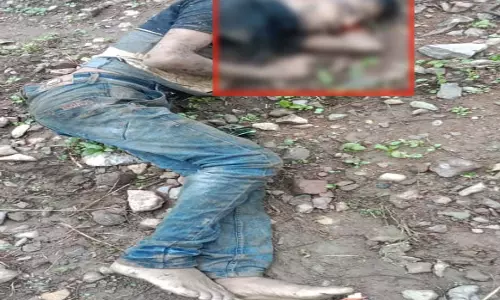 रेलवे ट्रैक के पास मिला 28 वर्षीय अज्ञात युवक का शव रेलवे ट्रैक के पास मिला 28 वर्षीय अज्ञात युवक का शव