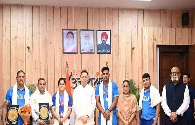 Dehradun: खेल प्रतिभाओं का सम्मान, धामी ने कॉमनवेल्थ पदक विजेताओं का बढ़ाया उत्साह Dehradun: खेल प्रतिभाओं का सम्मान, धामी ने कॉमनवेल्थ पदक विजेताओं का बढ़ाया उत्साह