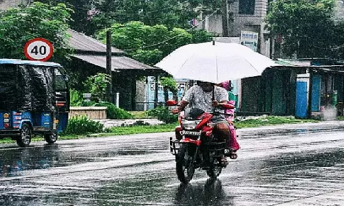 Kolkata: बंगाल में मानसून सक्रिय, मौसम विभाग ने भारी बारिश का जताया अनुमान Kolkata: बंगाल में मानसून सक्रिय, मौसम विभाग ने भारी बारिश का जताया अनुमान