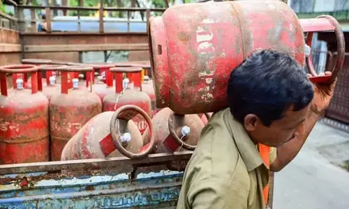15 अगस्त तक ई-केवाईसी नहीं कराई तो बढ़ सकती है गैस सिलेंडर की परेशानी