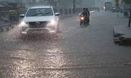 Jaipur: सीकर-झुंझुनूं में भारी बारिश का अलर्ट, राजस्थान के 30 जिलों में यलो चेतावनी Jaipur: सीकर-झुंझुनूं में भारी बारिश का अलर्ट, राजस्थान के 30 जिलों में यलो चेतावनी