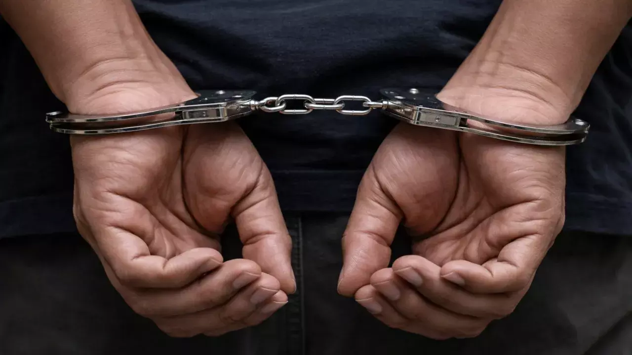 हैदराबाद पुलिस की बड़ी सफलता: जुलाई में 49 साइबर अपराधी गिरफ्तार हैदराबाद पुलिस की बड़ी सफलता: जुलाई में 49 साइबर अपराधी गिरफ्तार