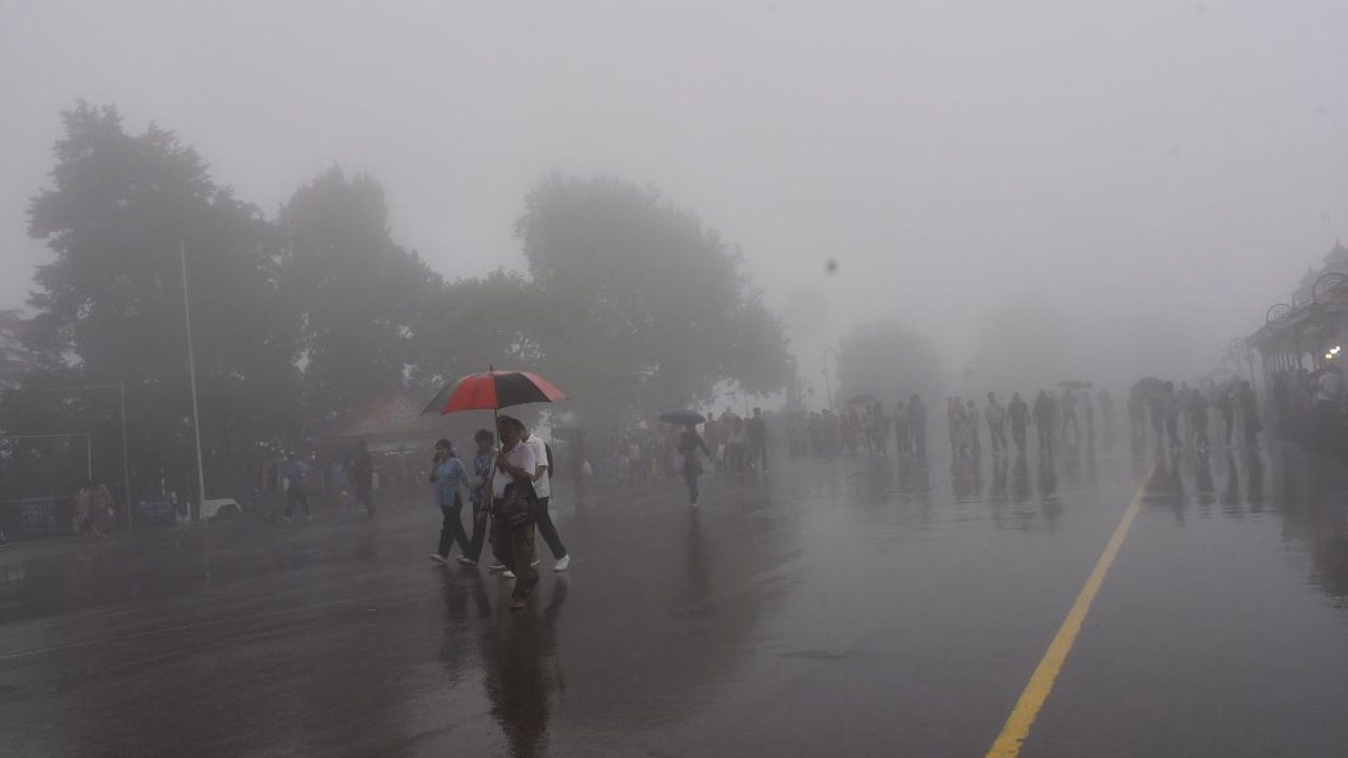 Shimla: हिमाचल में मौसम का बिगड़ा मिजाज, 14 अगस्त तक भारी बारिश का अलर्ट Shimla: हिमाचल में मौसम का बिगड़ा मिजाज, 14 अगस्त तक भारी बारिश का अलर्ट