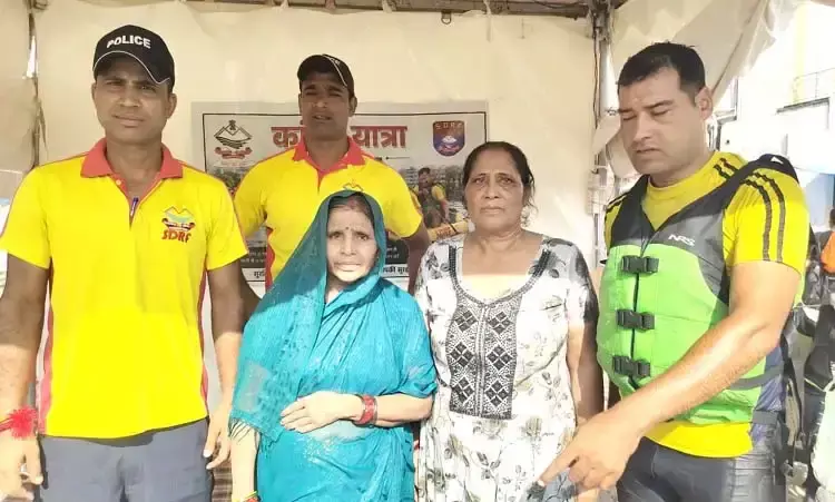 Haridwar: गंगा की तेज धारा में फंसी दो महिलाएं, एसडीआरएफ ने चलाया रेस्क्यू अभियान Haridwar: गंगा की तेज धारा में फंसी दो महिलाएं, एसडीआरएफ ने चलाया रेस्क्यू अभियान