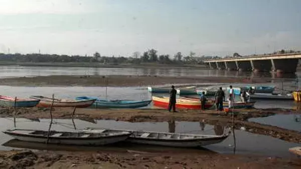 कुप्रबंधन और भ्रष्टाचार ने गहराया पाकिस्तान का जल संकट कुप्रबंधन और भ्रष्टाचार ने गहराया पाकिस्तान का जल संकट