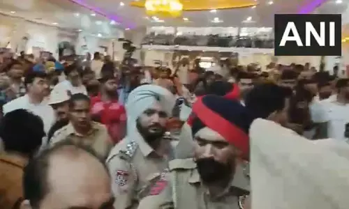 बढ़ी गुटबाजी: कांग्रेस नेता आपस में भिड़े, मौजूद थे प्रभारी भूपेश बघेल बढ़ी गुटबाजी: कांग्रेस नेता आपस में भिड़े, मौजूद थे प्रभारी भूपेश बघेल