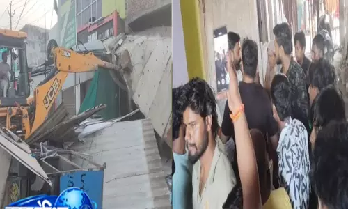 कांवड़ यात्रा के बीच नॉनवेज बिरयानी की बिक्री पड़ी भारी दुकान का टीनशेड काउंटर ध्वस्त कांवड़ यात्रा के बीच नॉनवेज बिरयानी की बिक्री पड़ी भारी दुकान का टीनशेड काउंटर ध्वस्त