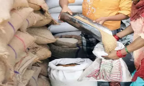 आमस-बोधगया में राशन गड़बड़ी, डीलरों पर कार्रवाई आमस-बोधगया में राशन गड़बड़ी, डीलरों पर कार्रवाई