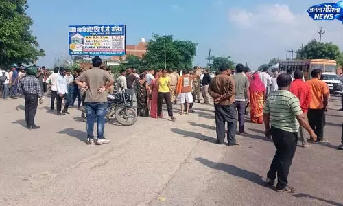 सेप्टिक टैंक में जहरीली गैस से दो मजदूरों की मौत, शव रखकर प्रयागराज-मीरजापुर मार्ग जाम सेप्टिक टैंक में जहरीली गैस से दो मजदूरों की मौत, शव रखकर प्रयागराज-मीरजापुर मार्ग जाम