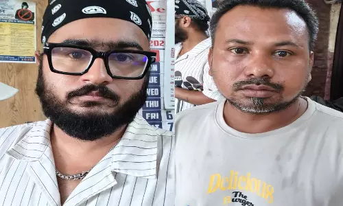 इनोवा का इंजन बदलने का आरोप, गैराज संचालक समेत दो पर FIR इनोवा का इंजन बदलने का आरोप, गैराज संचालक समेत दो पर FIR
