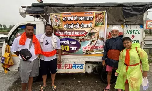 तीन पीढ़ियां एक साथ उठा रहीं कांवड़, रजबन का परिवार बना आस्था और संस्कार की मिसाल तीन पीढ़ियां एक साथ उठा रहीं कांवड़, रजबन का परिवार बना आस्था और संस्कार की मिसाल