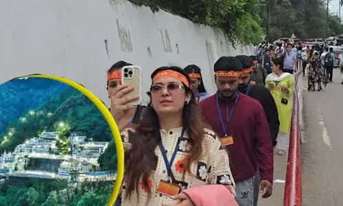 खराब मौसम में भी जारी रही वैष्णो देवी यात्रा