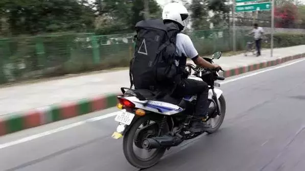 Bengaluru: डिलिवरी बॉय पर अज्ञात समूह ने हमला किया, मामला दर्ज Bengaluru: डिलिवरी बॉय पर अज्ञात समूह ने हमला किया, मामला दर्ज