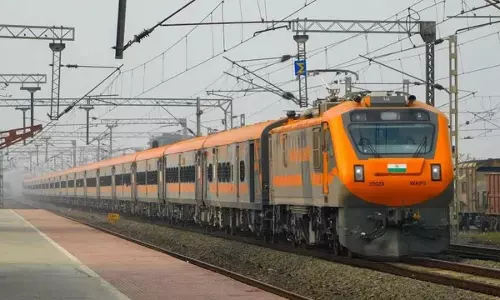 त्योहारों में ट्रेनों में बढ़ी कोच सुविधा