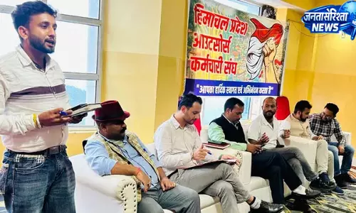 आउटसोर्स कर्मचारियों ने सरकार के खिलाफ खोला मोर्चा आउटसोर्स कर्मचारियों ने सरकार के खिलाफ खोला मोर्चा