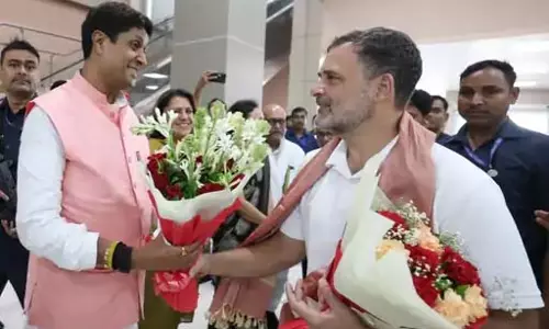 प्रयागराज में राहुल गांधी ने पार्टी नेताओं से की मुलाकात प्रयागराज में राहुल गांधी ने पार्टी नेताओं से की मुलाकात