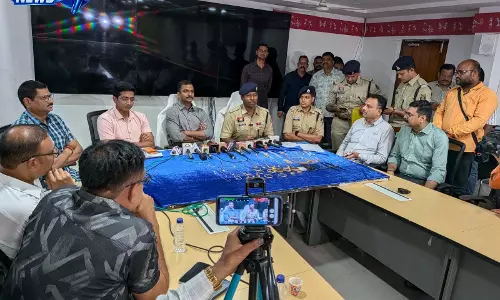 सूने मकान में 60 लाख की चोरी का खुलासा, 48 घंटे में दो आरोपी गिरफ्तार सूने मकान में 60 लाख की चोरी का खुलासा, 48 घंटे में दो आरोपी गिरफ्तार