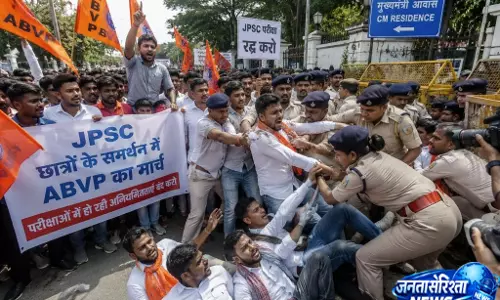 15 दिन से जारी छात्र आंदोलन हुआ उग्र ABVP ने रांची में किया शक्ति प्रदर्शन 15 दिन से जारी छात्र आंदोलन हुआ उग्र ABVP ने रांची में किया शक्ति प्रदर्शन