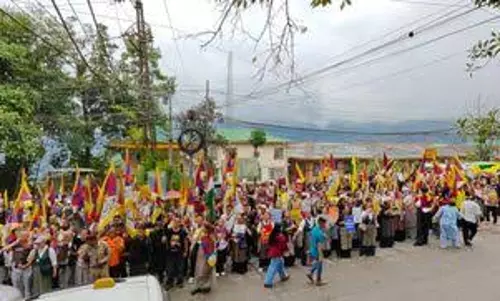 गंगटोक में तिब्बती युवाओं की शांतिपूर्ण रैली: चीन के कड़े कानून का विरोध गंगटोक में तिब्बती युवाओं की शांतिपूर्ण रैली: चीन के कड़े कानून का विरोध