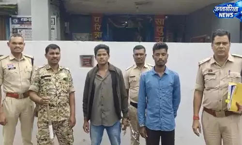 आंख में मिर्ची डालकर डंडे से पीटने वाले 2 आरोपी गिरफ्तार आंख में मिर्ची डालकर डंडे से पीटने वाले 2 आरोपी गिरफ्तार