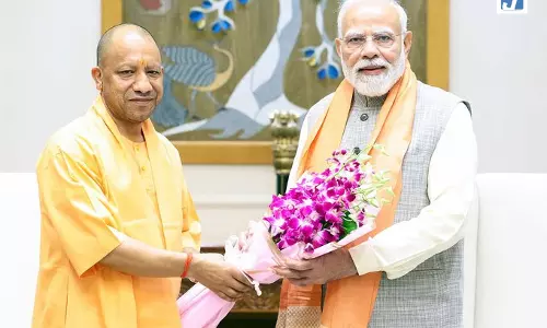 सीएम योगी आदित्यनाथ ने पीएम मोदी से की मुलाकात सीएम योगी आदित्यनाथ ने पीएम मोदी से की मुलाकात