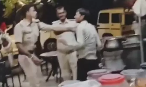 चाय के 100 रुपये मांगने पर भड़का पुलिसकर्मी
