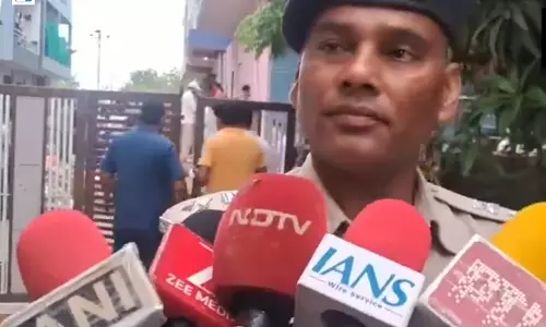 सीकर में कुई की खुदाई के दौरान मिट्टी में दबा मजदूर