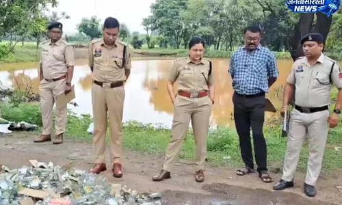 राजनांदगांव पुलिस की सख्ती, 221 प्रकरणों की शराब का नष्टीकरण राजनांदगांव पुलिस की सख्ती, 221 प्रकरणों की शराब का नष्टीकरण