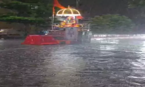 रायपुर में 2 घंटे की मूसलाधार बारिश ने खोली निगम के दावों की पोल रायपुर में 2 घंटे की मूसलाधार बारिश ने खोली निगम के दावों की पोल