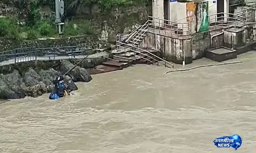 Uttarakhand में पुल की सड़क क्षतिग्रस्त होने पर कंपनी टेंडर से बाहर Uttarakhand में पुल की सड़क क्षतिग्रस्त होने पर कंपनी टेंडर से बाहर