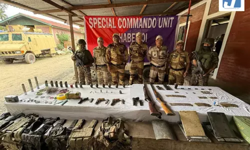 सुरक्षा बलों की बड़ी कार्रवाई हथियारों का जखीरा बरामद 8 उग्रवादी गिरफ्तार