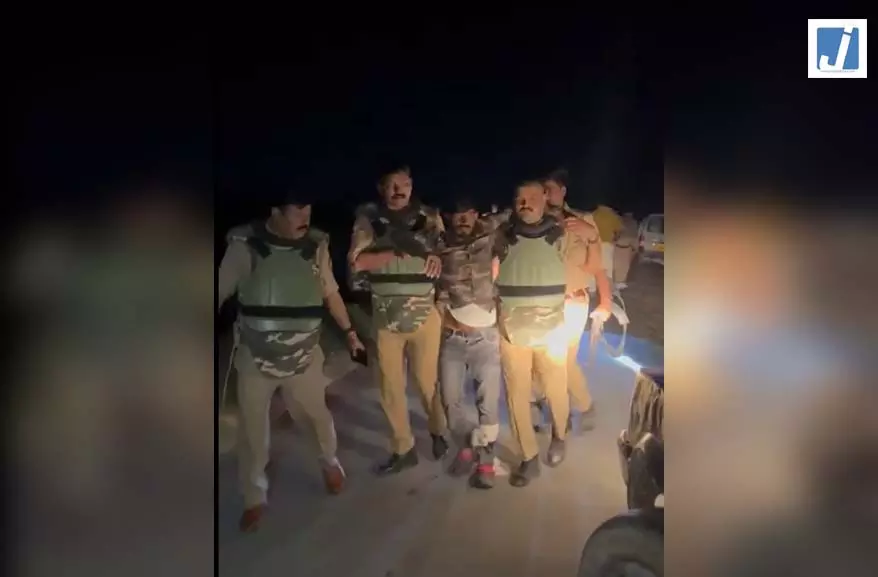पुलिस मुठभेड़ के बाद बिजली तार चोर गिरोह के 5 शातिर गिरफ्तार पुलिस मुठभेड़ के बाद बिजली तार चोर गिरोह के 5 शातिर गिरफ्तार