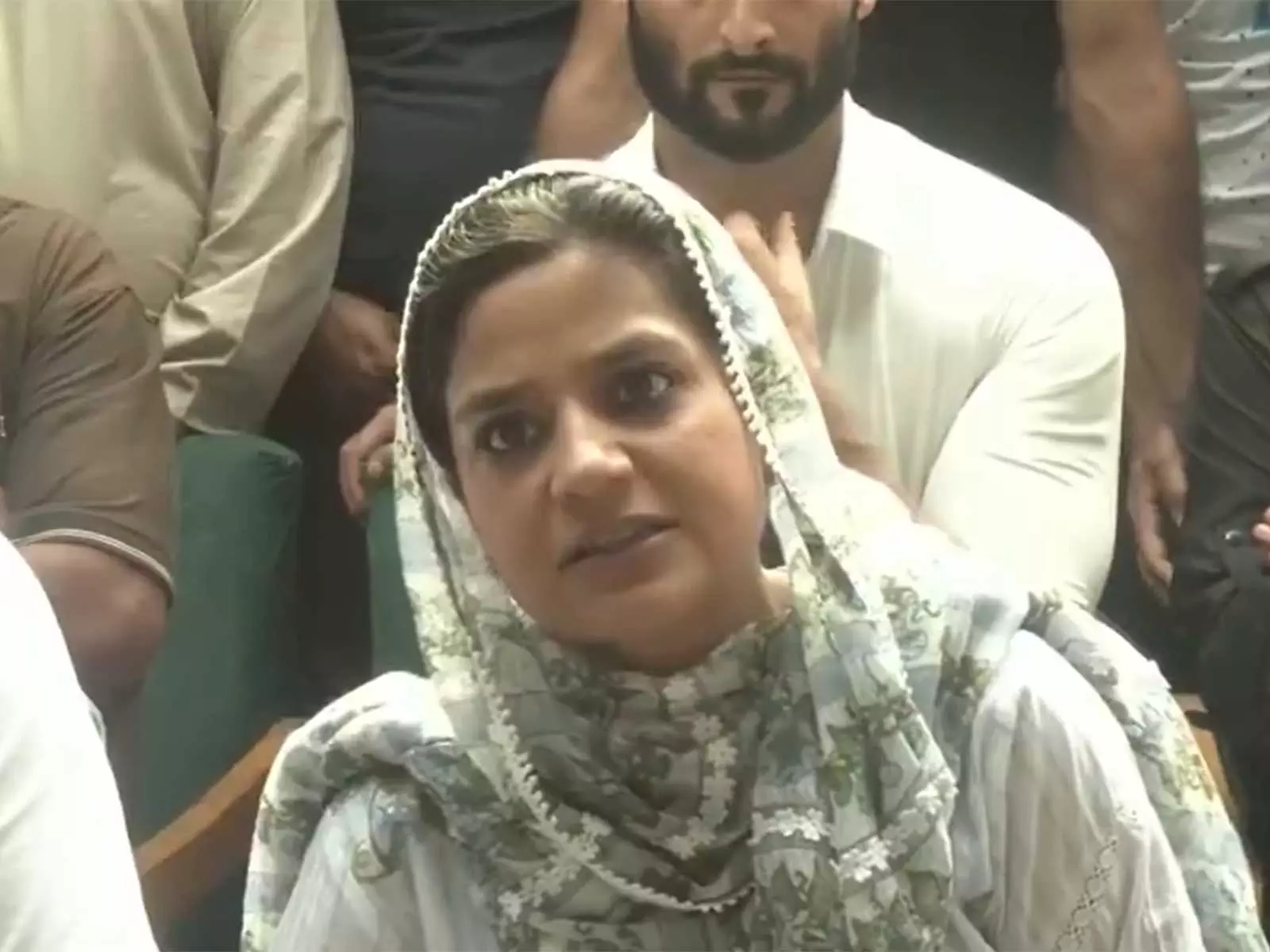 इल्तिजा मुफ्ती का PDP पर कार्रवाई का आरोप, J-K का विशेष दर्जा बहाल करने की मांग इल्तिजा मुफ्ती का PDP पर कार्रवाई का आरोप, J-K का विशेष दर्जा बहाल करने की मांग