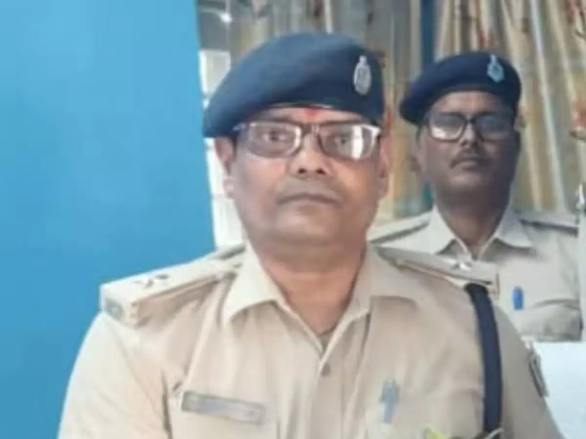 मादक पदार्थ तस्करों को संरक्षण देने के आरोप में जोगबनी थानेदार निलंबित मादक पदार्थ तस्करों को संरक्षण देने के आरोप में जोगबनी थानेदार निलंबित