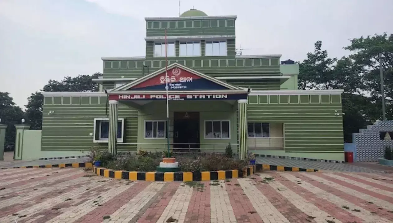 ओडिशा के गंजाम में लिफ्ट देने से मना करने पर बाइक सवार पर चाकू से हमला ओडिशा के गंजाम में लिफ्ट देने से मना करने पर बाइक सवार पर चाकू से हमला