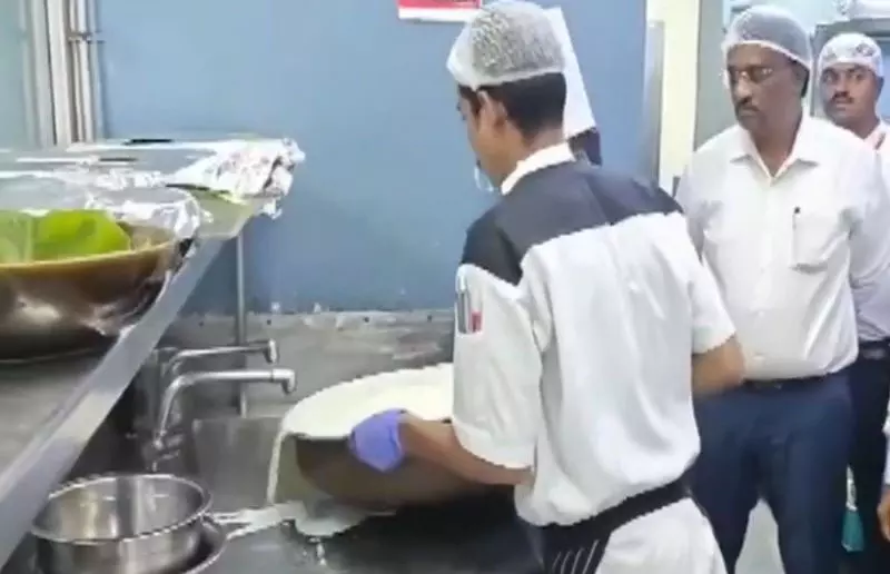 बेंगलुरु के 26 होटलों में खाद्य सुरक्षा की खामियां बेंगलुरु के 26 होटलों में खाद्य सुरक्षा की खामियां