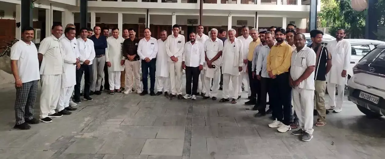 Hisar: निजी स्कूल संचालकों ने सरकार से नीतियों में बदलाव की मांग की Hisar: निजी स्कूल संचालकों ने सरकार से नीतियों में बदलाव की मांग की