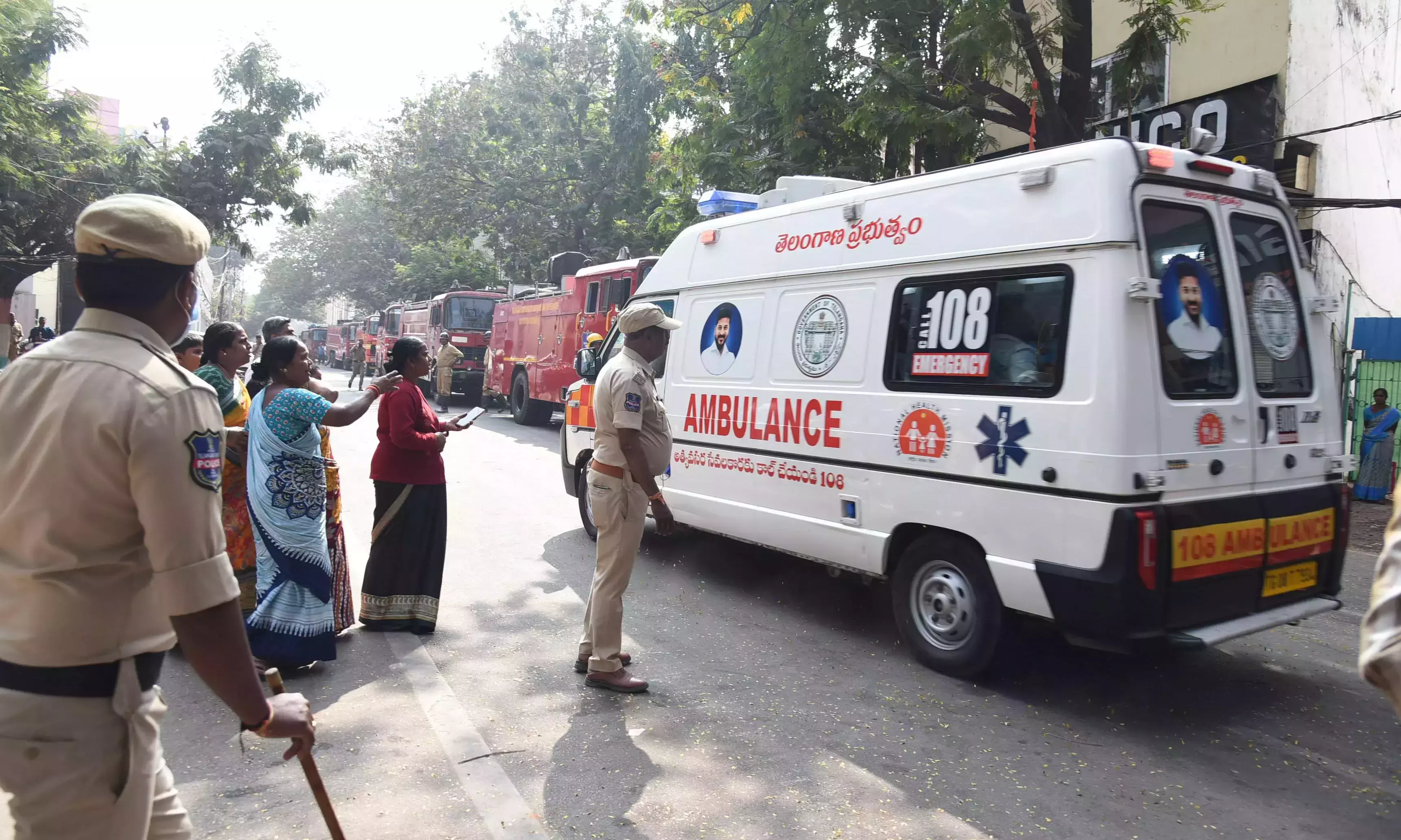 Andhra: स्कूल की इमारत से कूदने के बाद आठवीं कक्षा की छात्रा गंभीर रूप से घायल हो गई Andhra: स्कूल की इमारत से कूदने के बाद आठवीं कक्षा की छात्रा गंभीर रूप से घायल हो गई