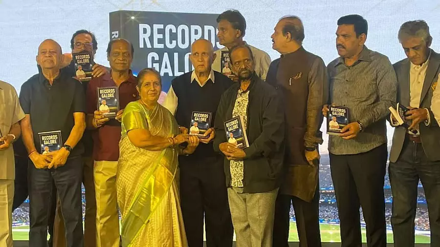 एच. आर. गोपालकृष्ण की आत्मकथा रिकॉर्ड्स गैलोर लॉन्च एच. आर. गोपालकृष्ण की आत्मकथा रिकॉर्ड्स गैलोर लॉन्च
