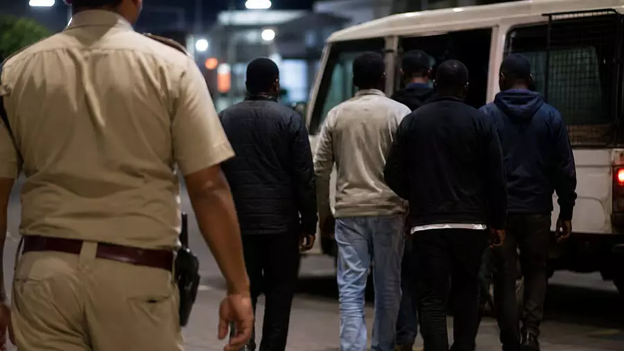 दिल्ली में अवैध रूप से ठहरने के आरोप में सात अफ्रीकी नागरिक हिरासत में दिल्ली में अवैध रूप से ठहरने के आरोप में सात अफ्रीकी नागरिक हिरासत में