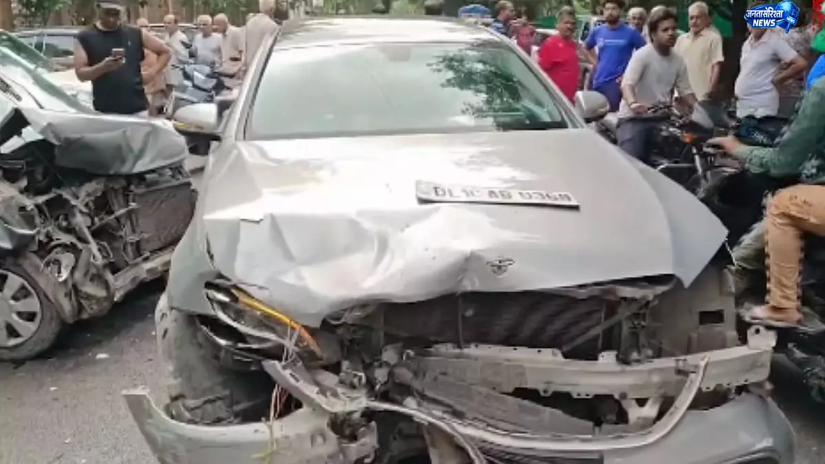 नरेला में तेज रफ्तार मर्सिडीज की टक्कर से महिला की मौत हरियाणा पुलिसकर्मी का बेटा गिरफ्तार नरेला में तेज रफ्तार मर्सिडीज की टक्कर से महिला की मौत हरियाणा पुलिसकर्मी का बेटा गिरफ्तार