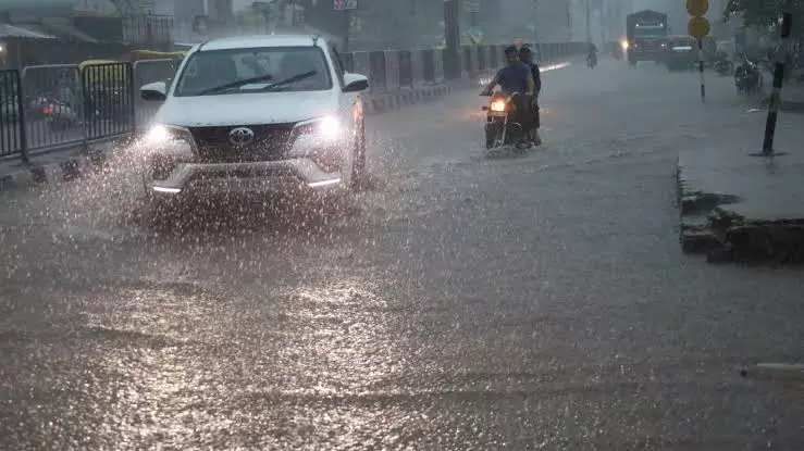 Jaipur: सीकर-झुंझुनूं में भारी बारिश का अलर्ट, राजस्थान के 30 जिलों में यलो चेतावनी Jaipur: सीकर-झुंझुनूं में भारी बारिश का अलर्ट, राजस्थान के 30 जिलों में यलो चेतावनी