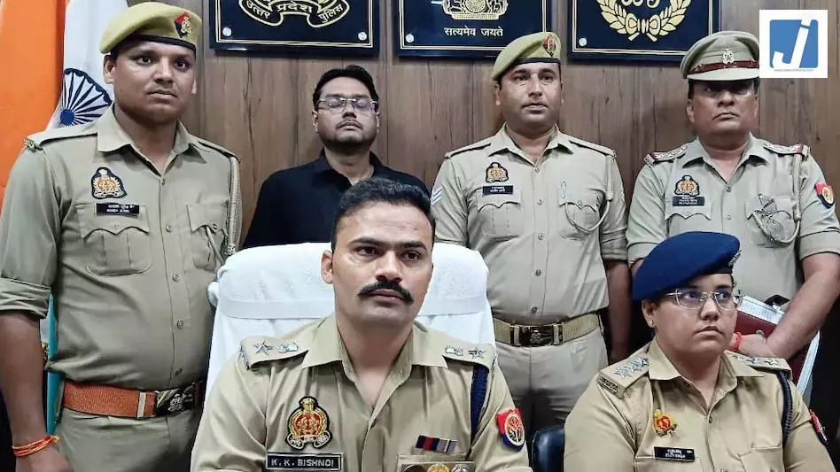 डाकघर में 1.40 करोड़ का गबन, ऑनलाइन सट्टेबाजी की लत वाला पोस्टमास्टर गिरफ्तार डाकघर में 1.40 करोड़ का गबन, ऑनलाइन सट्टेबाजी की लत वाला पोस्टमास्टर गिरफ्तार