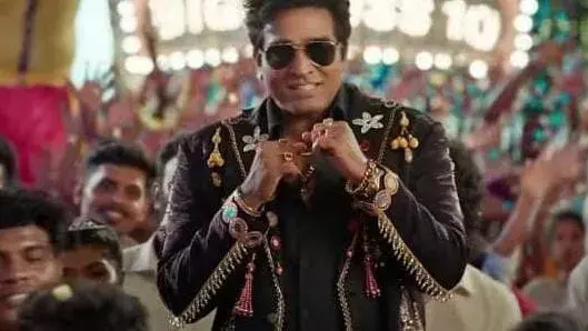 बिग बॉस तमिल 10: नए अवतार में दिखे होस्ट विजय सेतुपति बिग बॉस तमिल 10: नए अवतार में दिखे होस्ट विजय सेतुपति