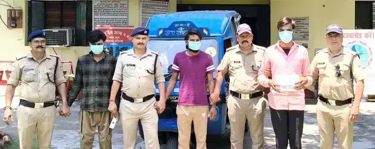 Haridwar: टिहरी विस्थापित कॉलोनी में चोरी का भंडाफोड़, तीन गिरफ्तार Haridwar: टिहरी विस्थापित कॉलोनी में चोरी का भंडाफोड़, तीन गिरफ्तार